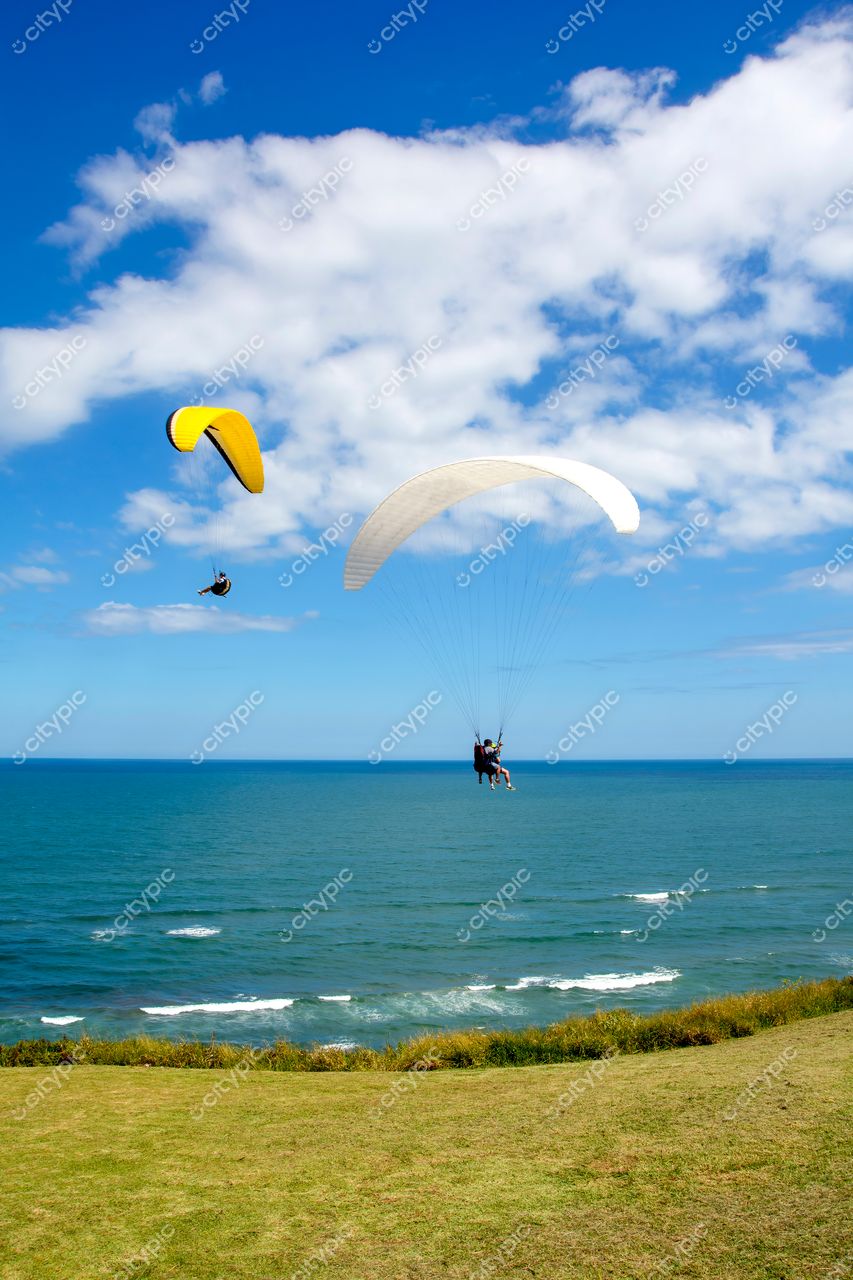 Torres, Rio Grande do Sul: Aventura de Parapente sobre o Oceano
