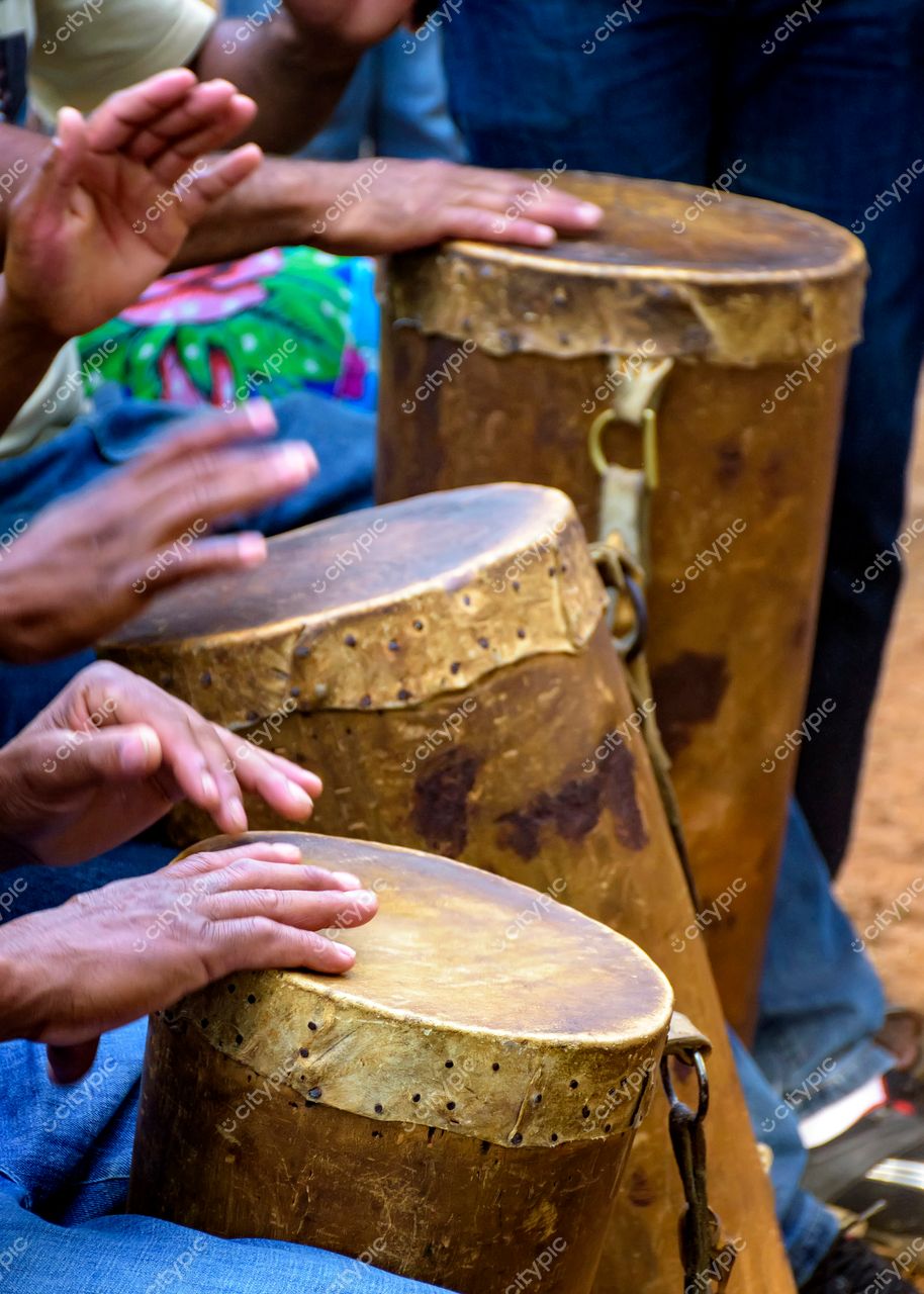 Rio de Janeiro em Ritmo: Celebração da Percussão Brasileira