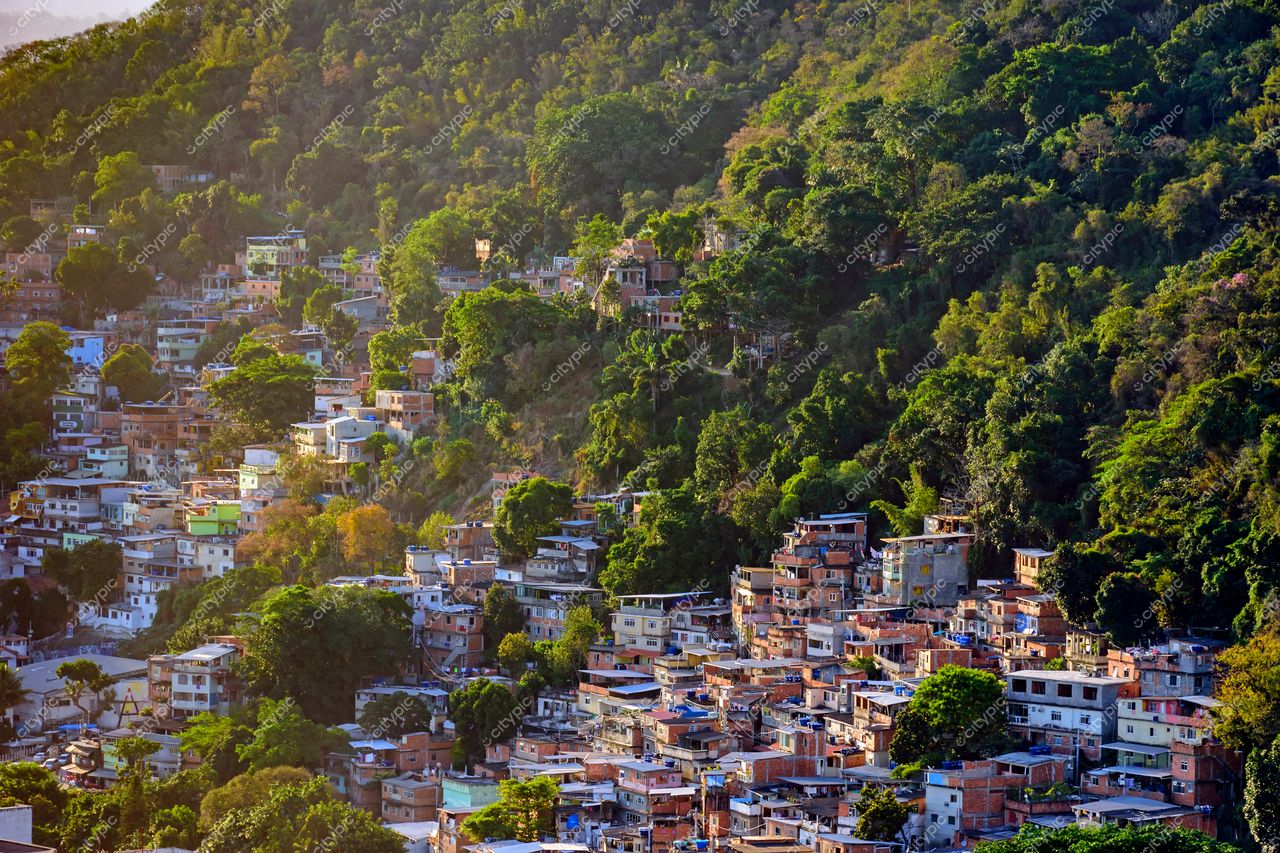 Morro de Copacabana: Harmonia entre urbanização e natureza no Rio de Janeiro
