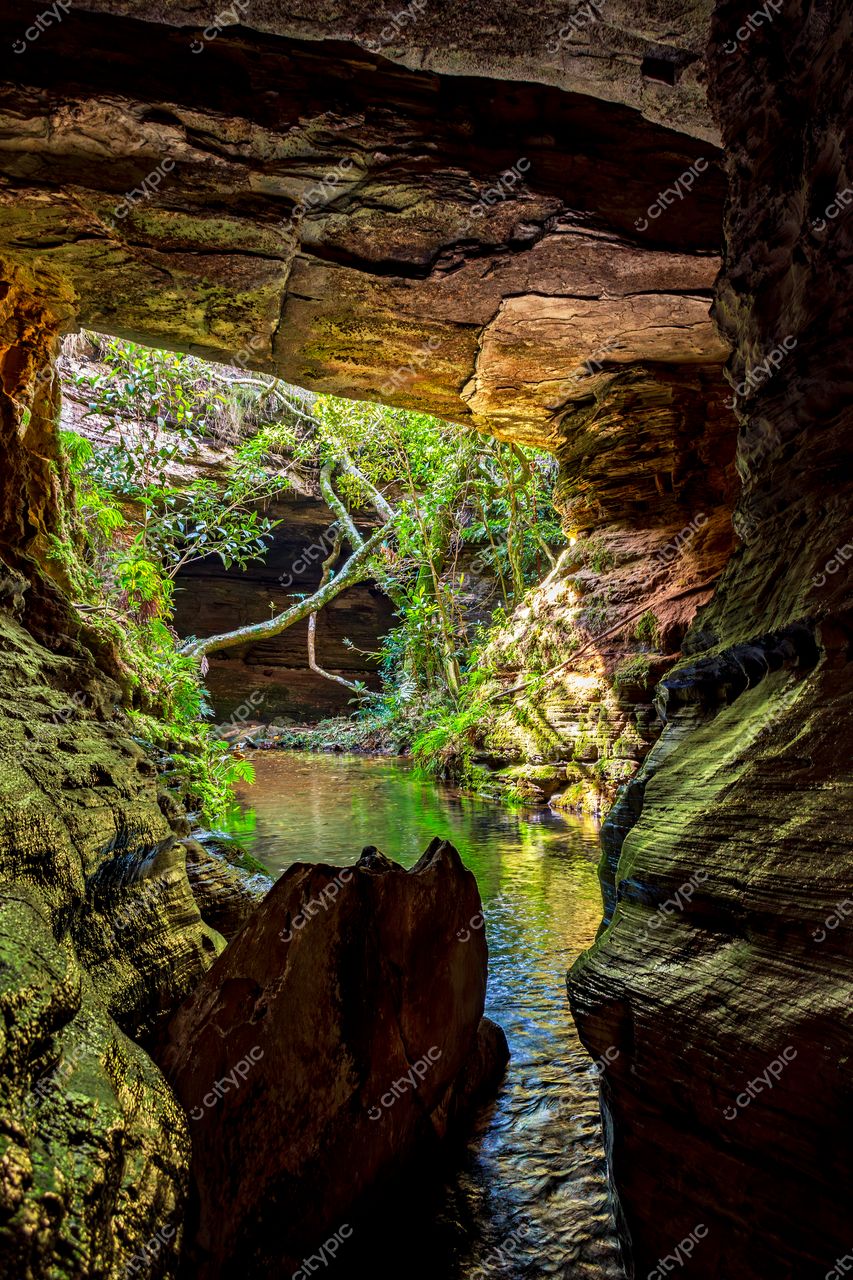 Carrancas, Minas Gerais: A Caverna Natural da Serenidade e da Beleza Selvagem