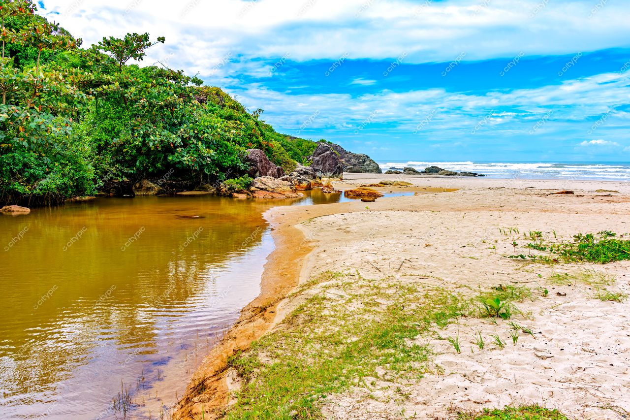 Uruçuca, Bahia: Cena de natureza serena à beira-mar
