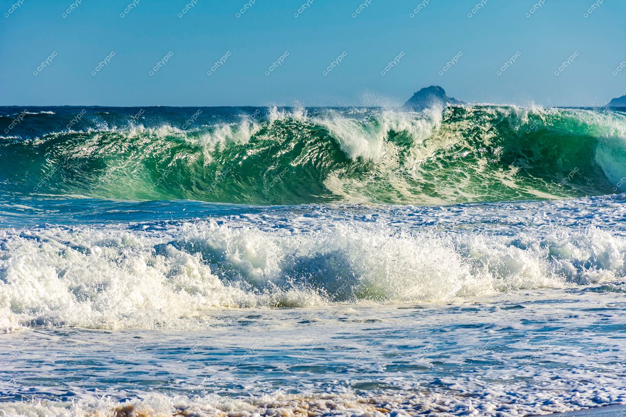 Ipanema, Rio de Janeiro: O espetáculo das ondas verdes e brancas no mar carioca