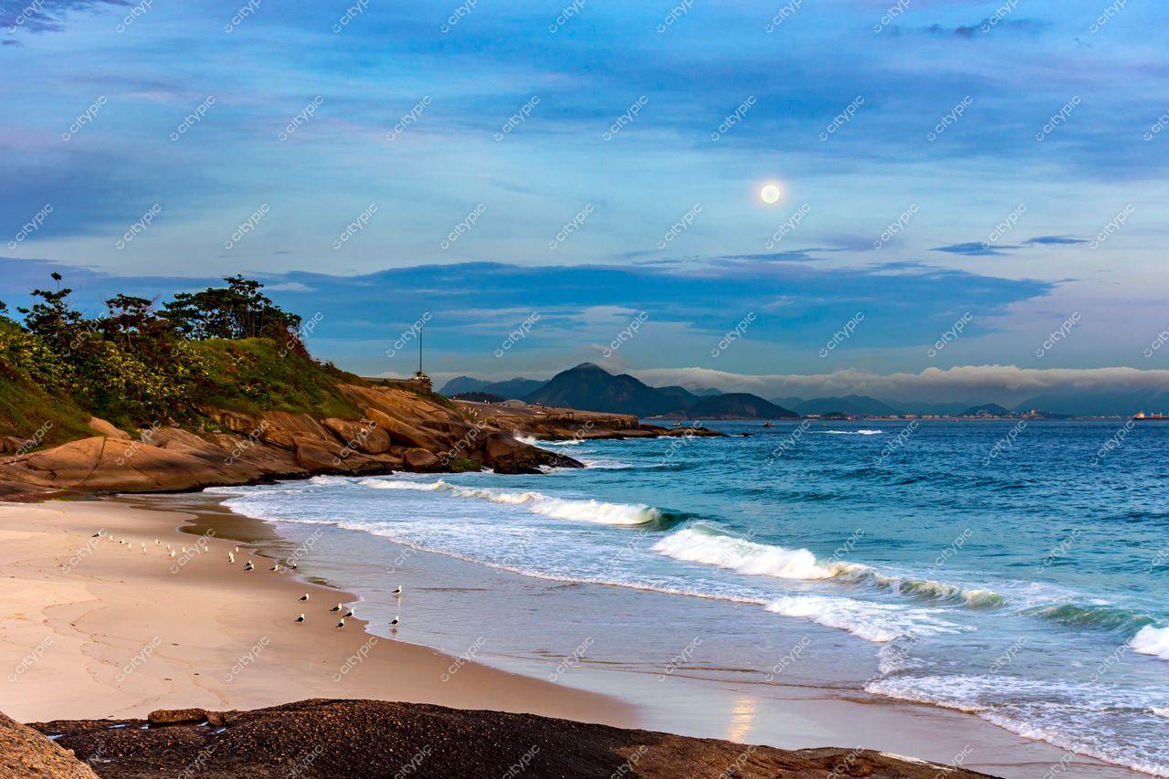 Praia de Ipanema, Rio de Janeiro: Serenidade ao Entardecer
