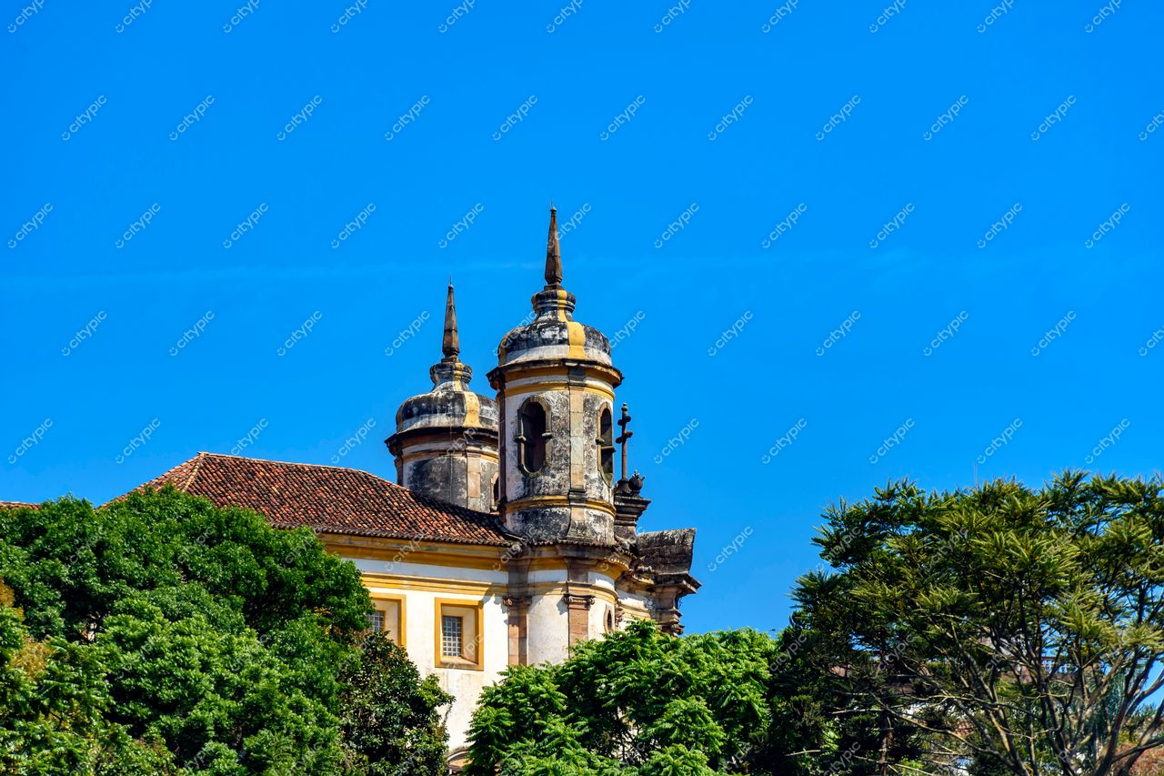 Ouro Preto, Minas Gerais: Torre Estilizada e Herança Colonial