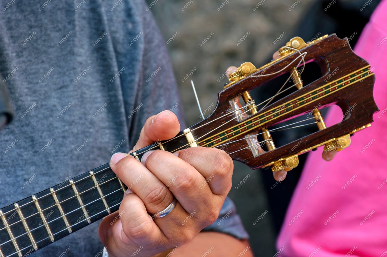 Guitarra no Centro do Rio de Janeiro: Detalhes da música brasileira ao vivo