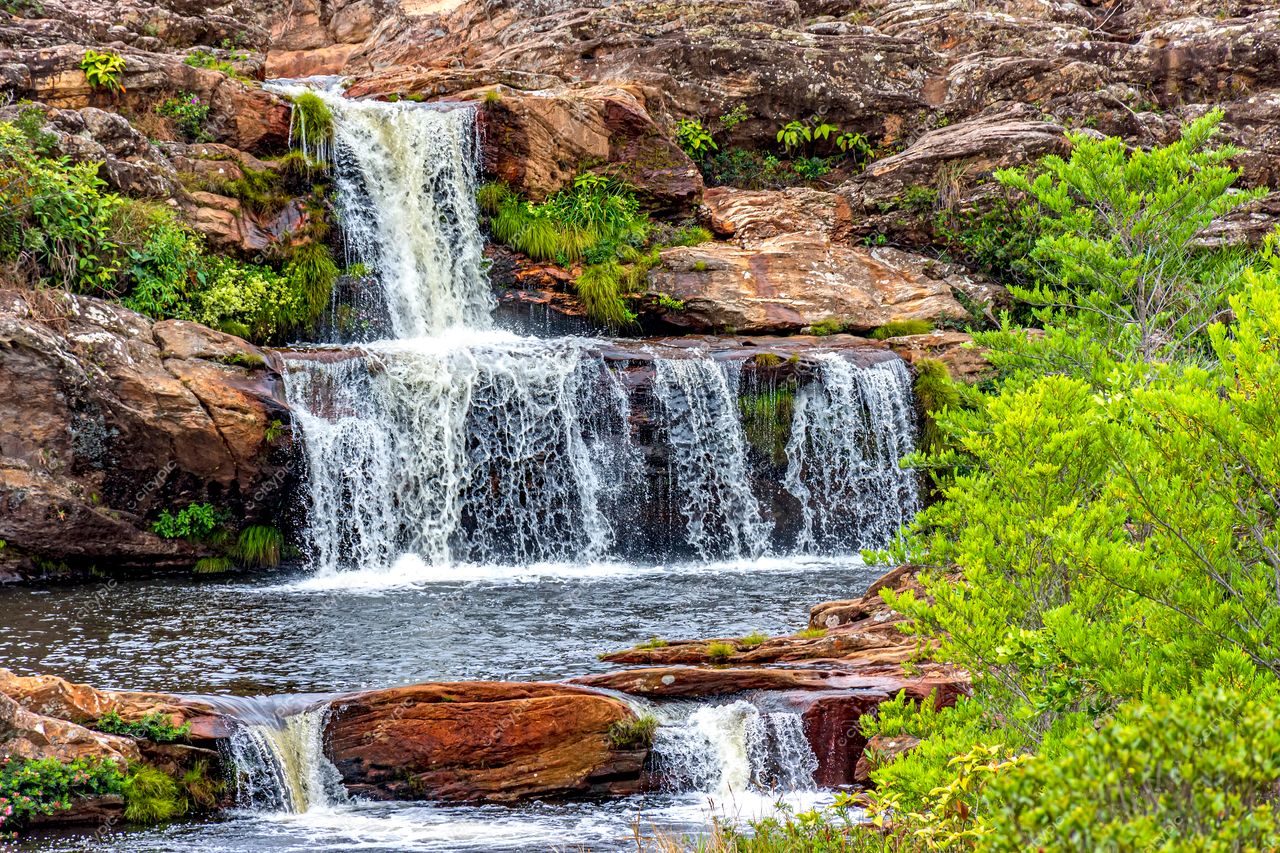 Cachoeira Serena: Beleza Natural em Diamantina, Minas Gerais, Brasil