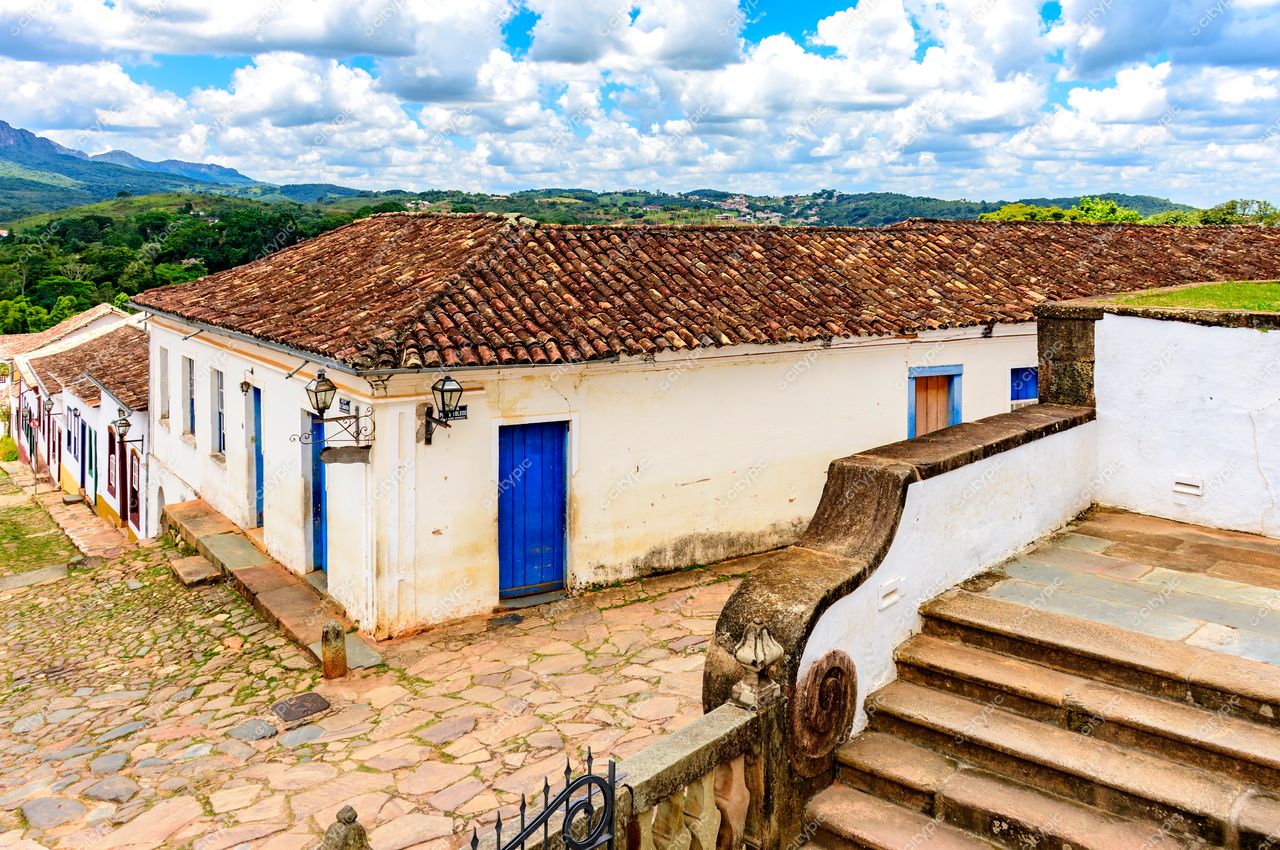Tiradentes, Minas Gerais: Encanto colonial e natural em uma única imagem