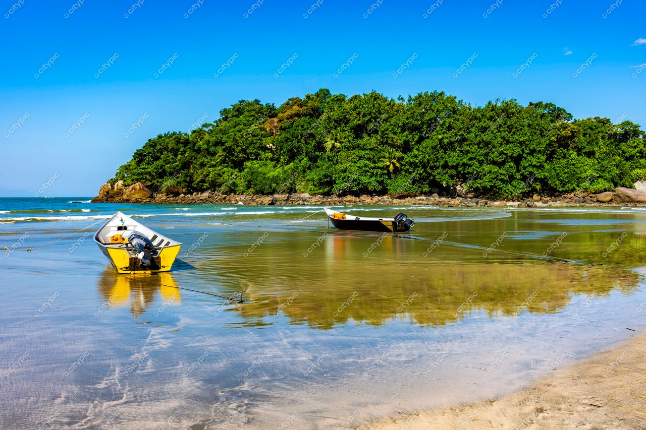 Guarujá, São Paulo: Tranquilidade e Beleza na Praia