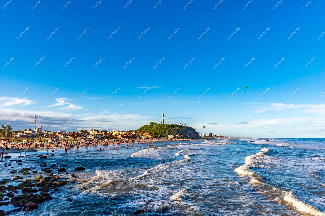 Torres, Rio Grande do Sul: Vista deslumbrante da praia e diversão à beira-mar