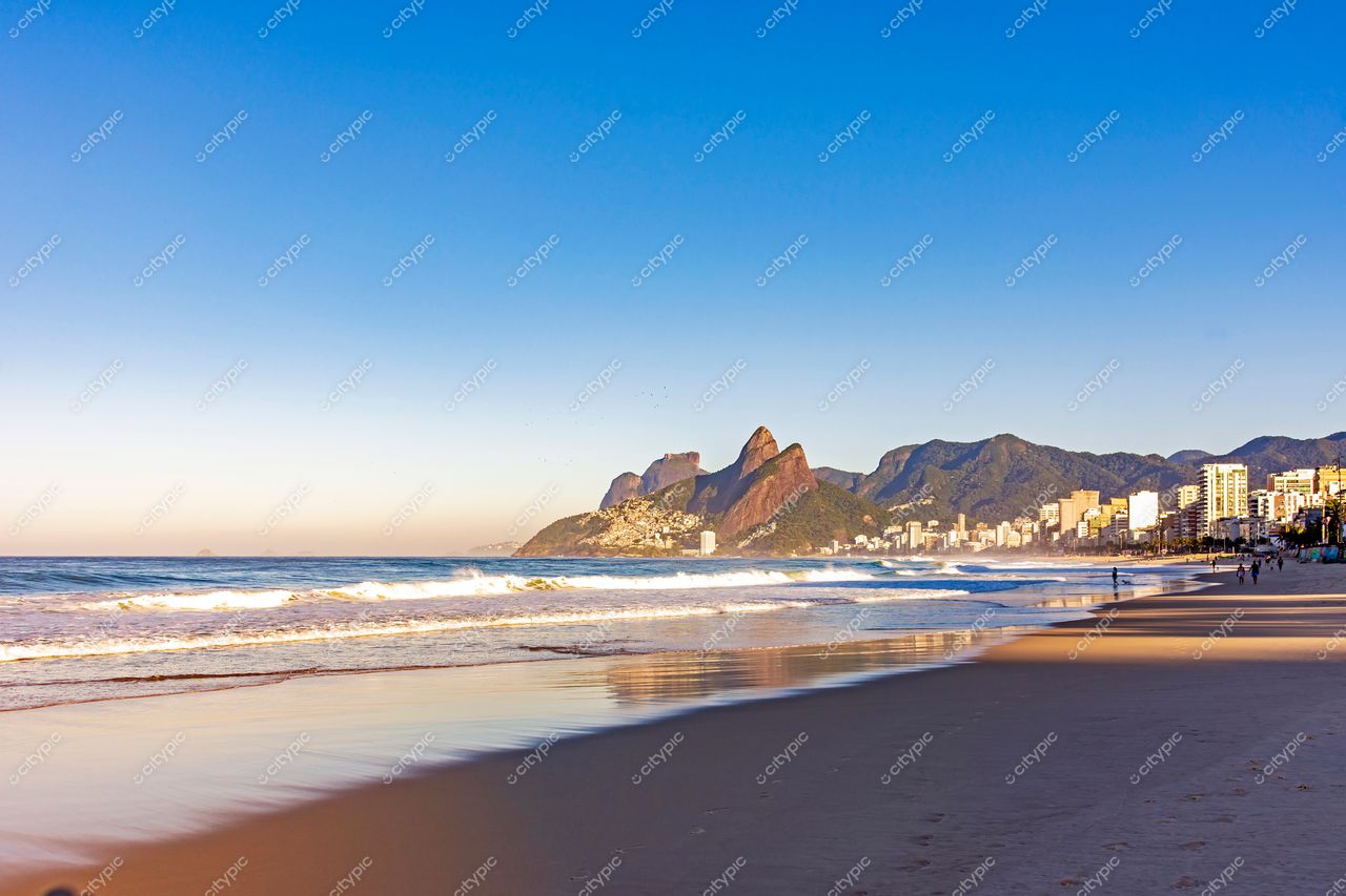 Praia de Ipanema: Um Paraíso Urbano no Rio de Janeiro, Brasil