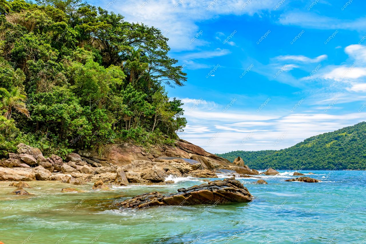Trindade, Paraty, Rio de Janeiro: Vista deslumbrante da praia em meio à natureza exuberante