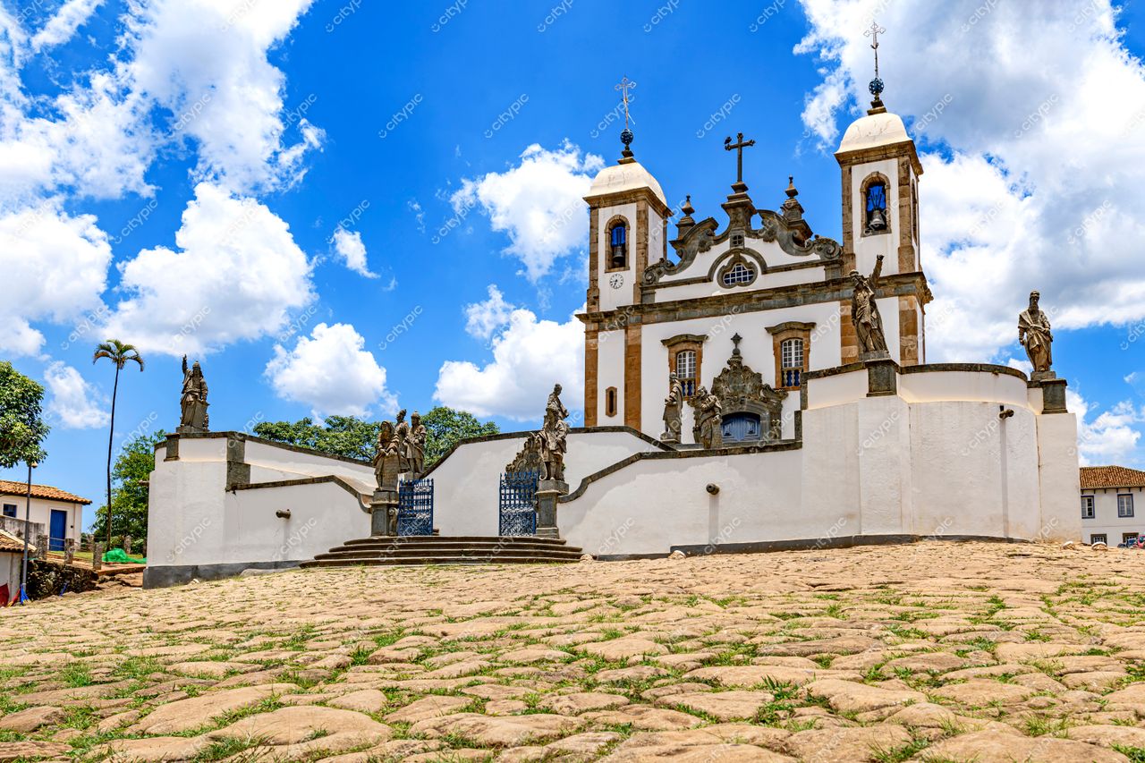 Congonhas, Minas Gerais: Basílica do Senhor do Bom Jesus de Matosinhos em meio a um cenário deslumbrante