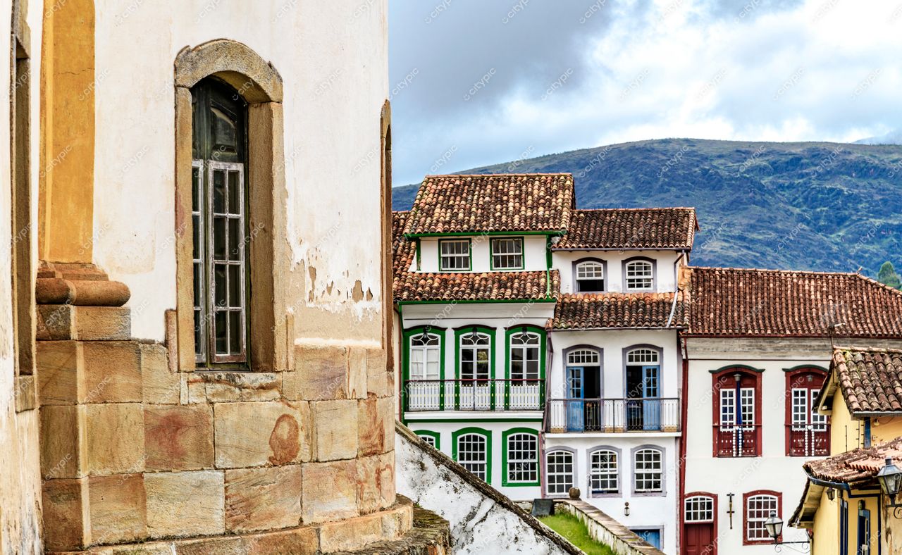Ouro Preto, Minas Gerais: Vista encantadora da arquitetura colonial e das montanhas ao fundo