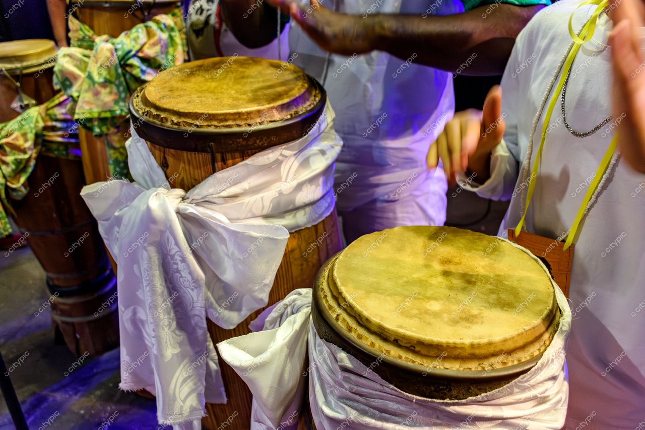 Tambores Festivos: Celebração Musical em Belo Horizonte, Minas Gerais, Brasil