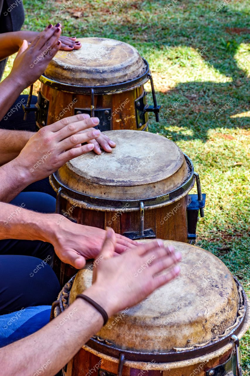Ritmo e interação: a magia das congas ao ar livre