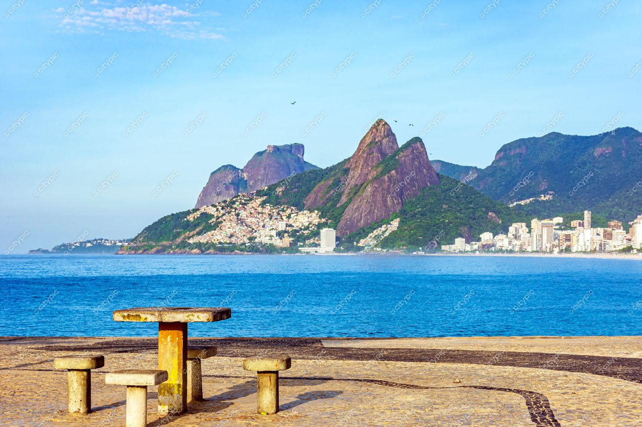 Ipanema, Rio de Janeiro: Uma vista deslumbrante da orla que encanta e relaxa