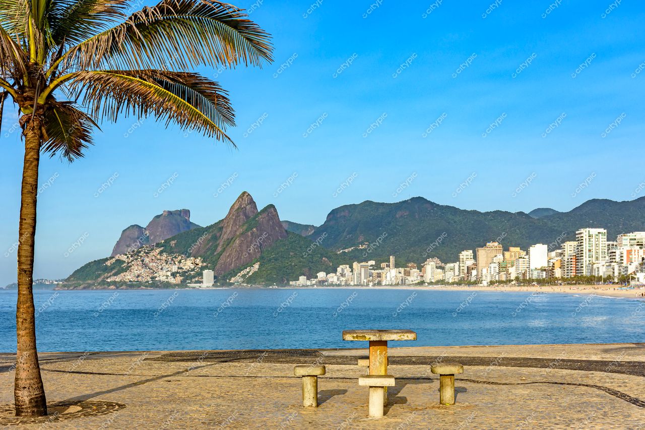 Praia de Ipanema: Vista deslumbrante da orla carioca