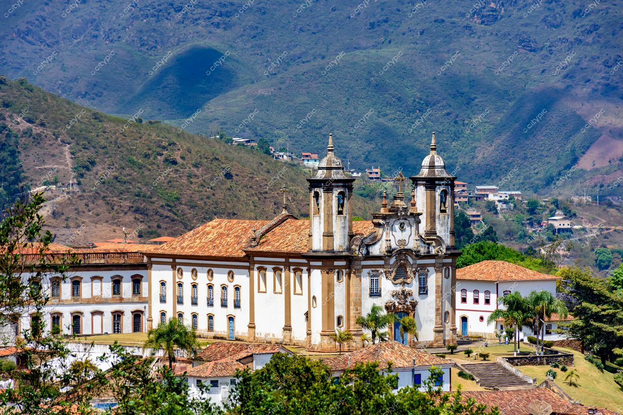 Ouro Preto, Minas Gerais: Vista panorâmica da arquitetura barroca e paisagem exuberante