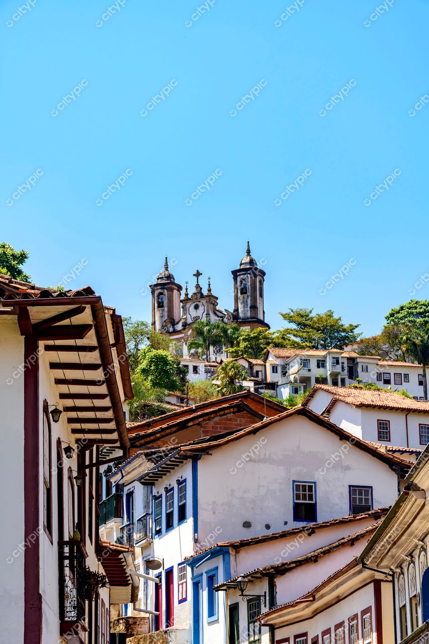 Ouro Preto, Minas Gerais: Vista encantadora da cidade histórica e suas igrejas majestosas