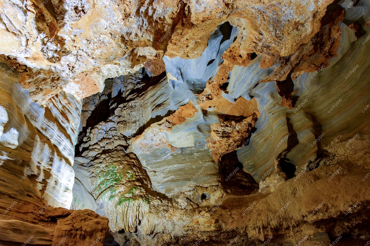 Lagoa Santa, Minas Gerais: Explorando as Maravilhas Subterrâneas da Caverna com Formações Rochosas Impressionantes