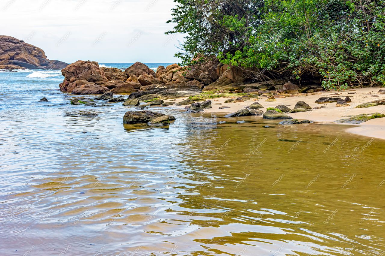 Trindade, Paraty, Rio de Janeiro: Paisagem Costeira de Beleza Natural e Tranquilidade