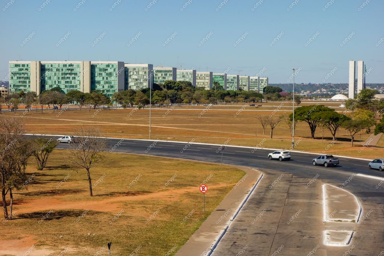 Brasília, Distrito Federal: Vista panorâmica da arquitetura moderna e política da capital brasileira