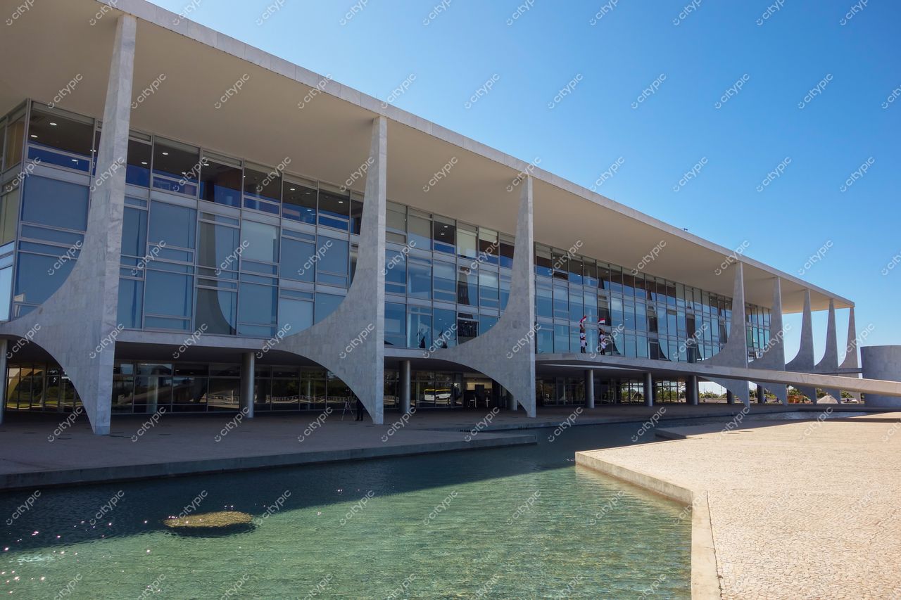 Brasília, Distrito Federal, Brasil: Palácio da Alvorada – Símbolo de Modernidade e Elegância