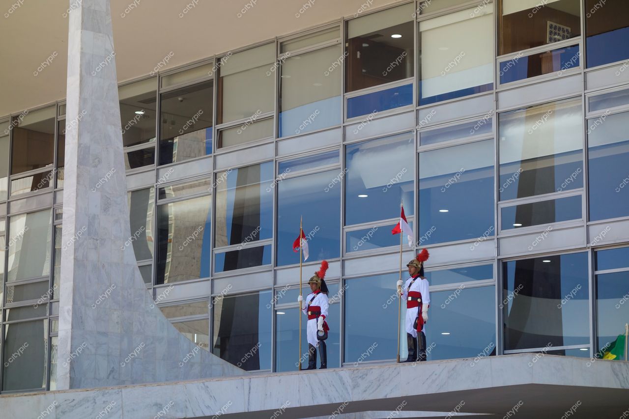 Brasília: Guardiões da Tradição e Modernidade no Palácio da Alvorada