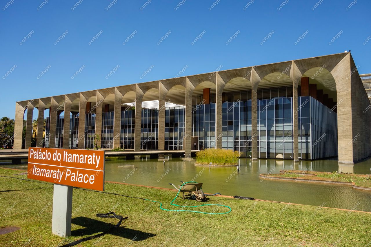 Brasília, DF: Palácio do Itamaraty em toda sua grandiosidade e beleza
