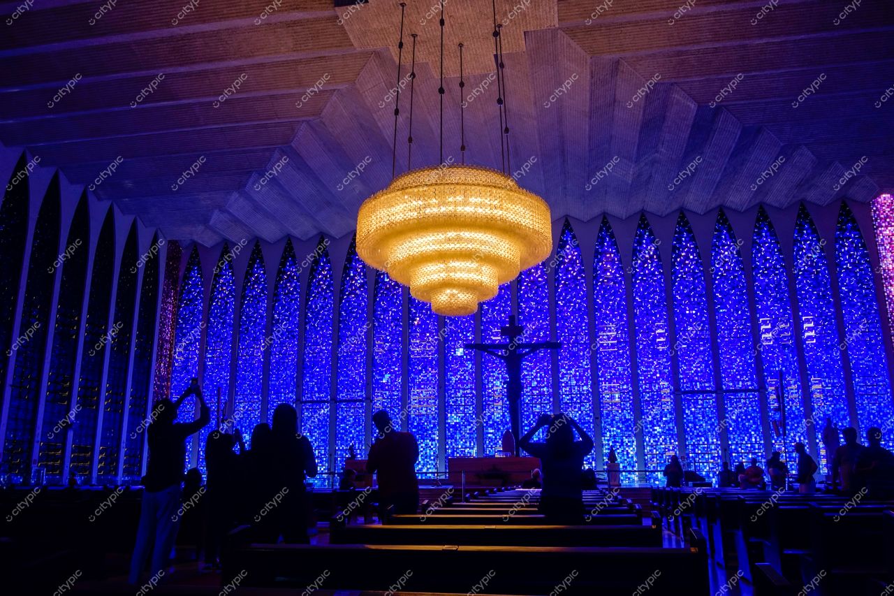 Brasília, DF: Interior místico e contemporâneo de uma catedral