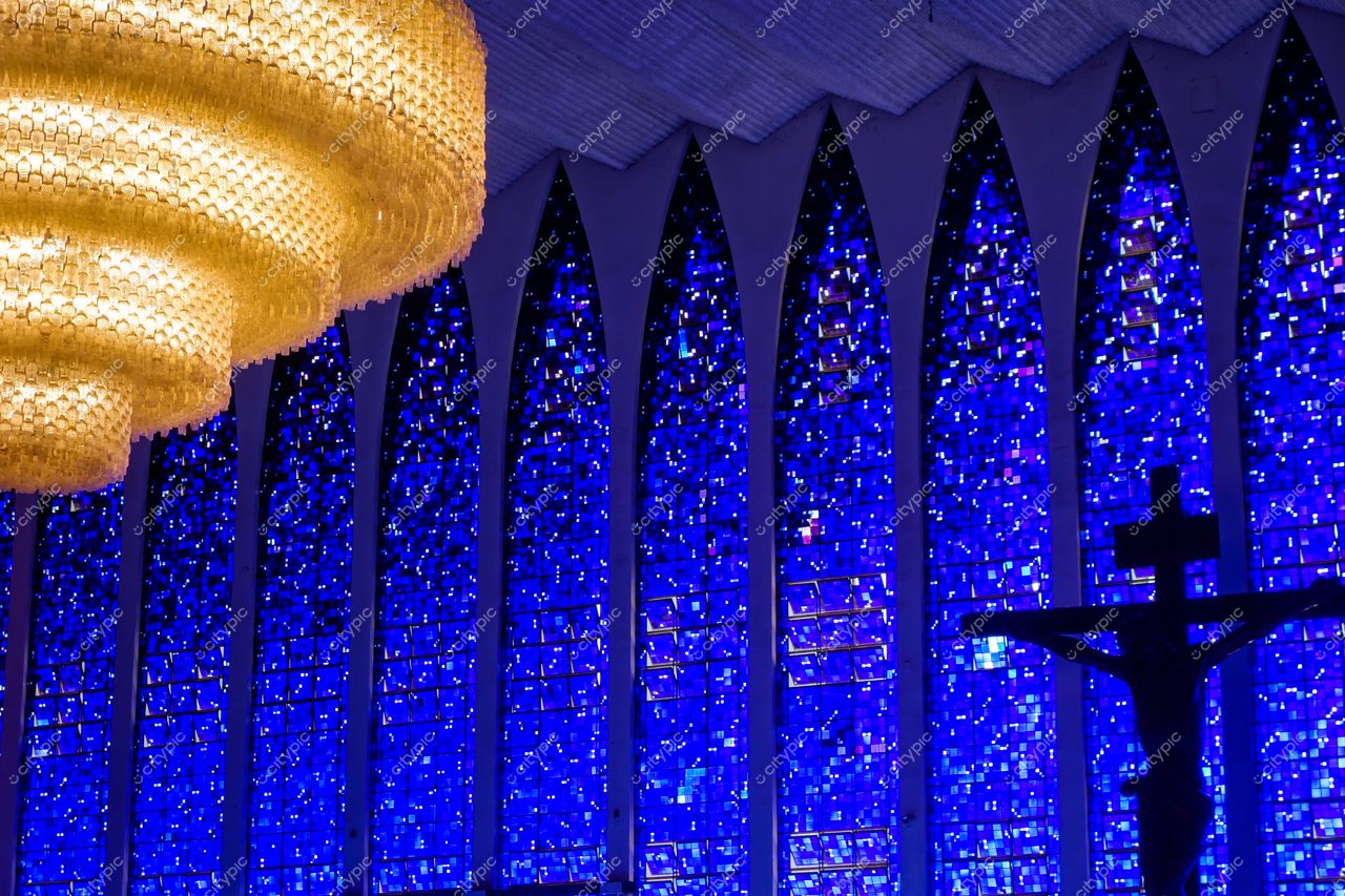 Brasília, DF: Interior sereno e inspirador de uma igreja contemporânea