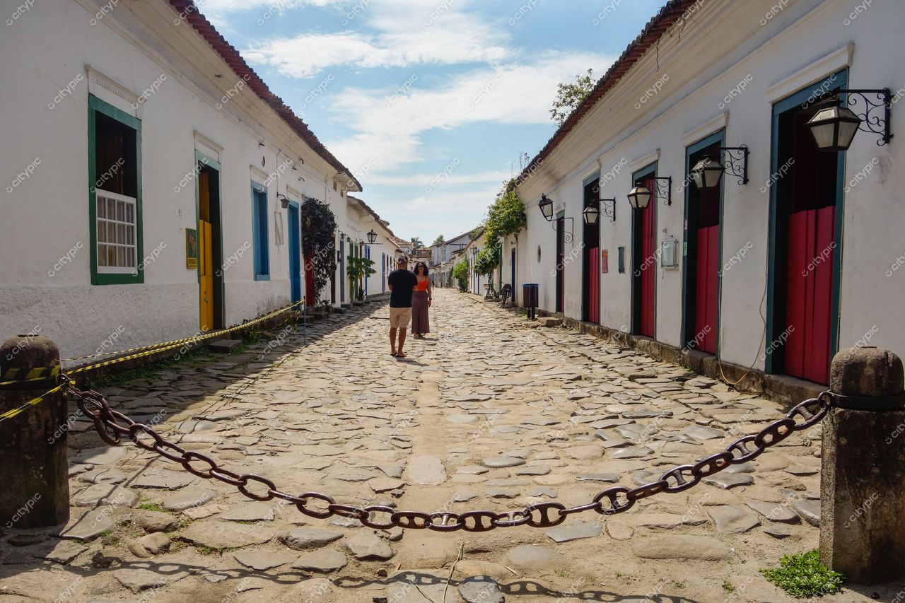 Paraty, Rio de Janeiro: Ruas históricas e pitorescas sob o sol radiante