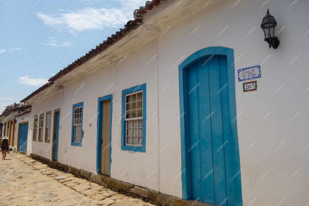 Paraty, Rio de Janeiro: Casa colonial em tons de azul na rua histórica