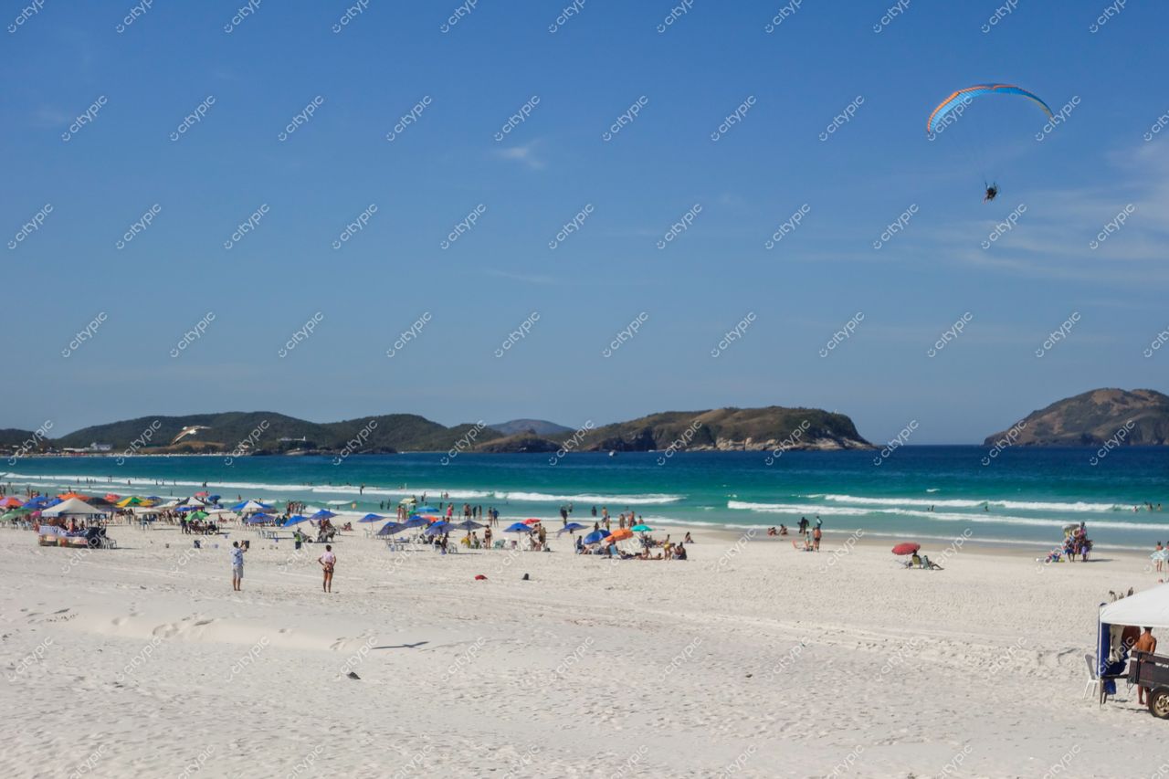 Cabo Frio, Rio de Janeiro: Praia vibrante e paisagem deslumbrante