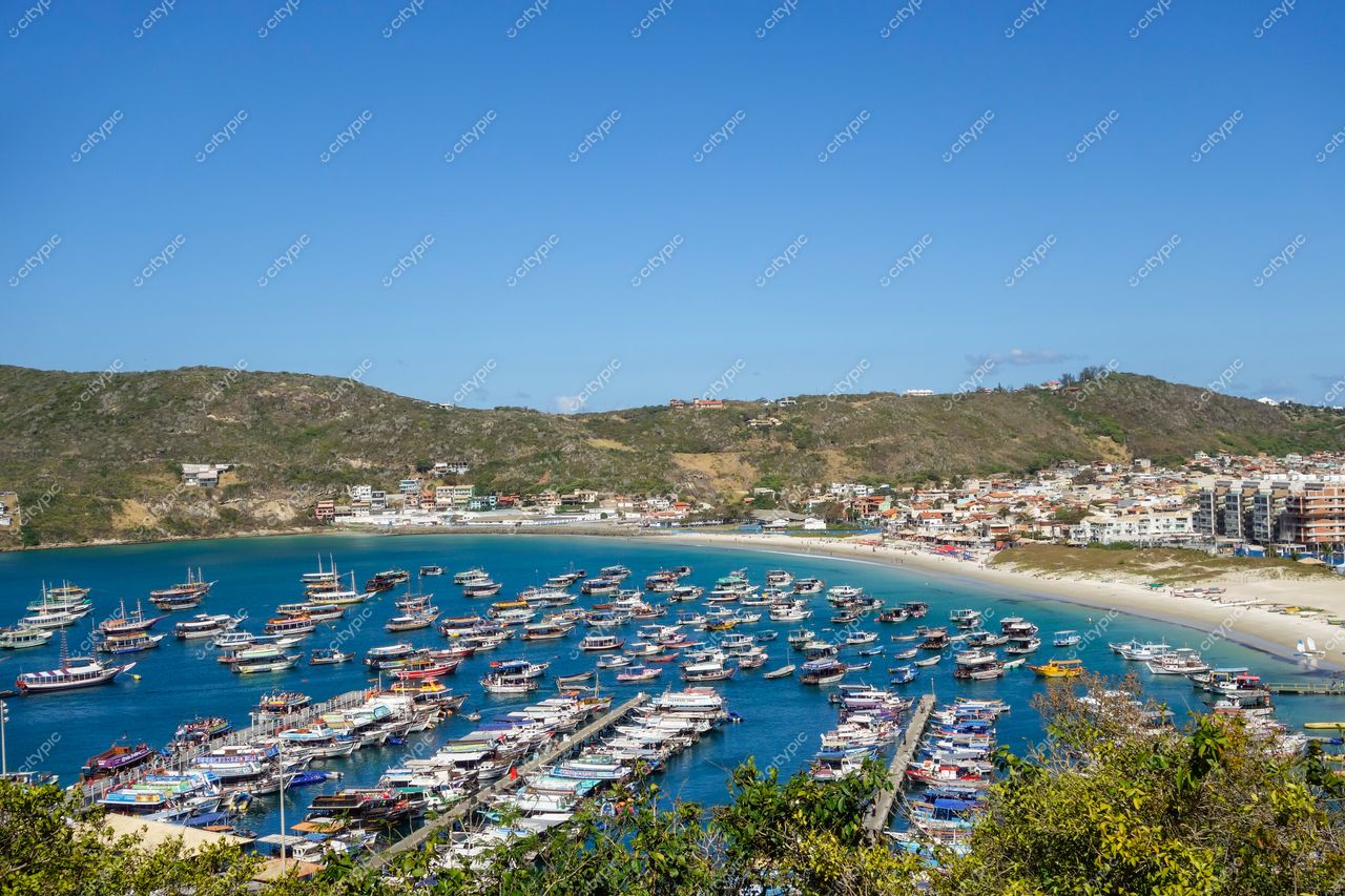 Arraial do Cabo, Rio de Janeiro: Vista panorâmica deslumbrante da cidade costeira paradisíaca
