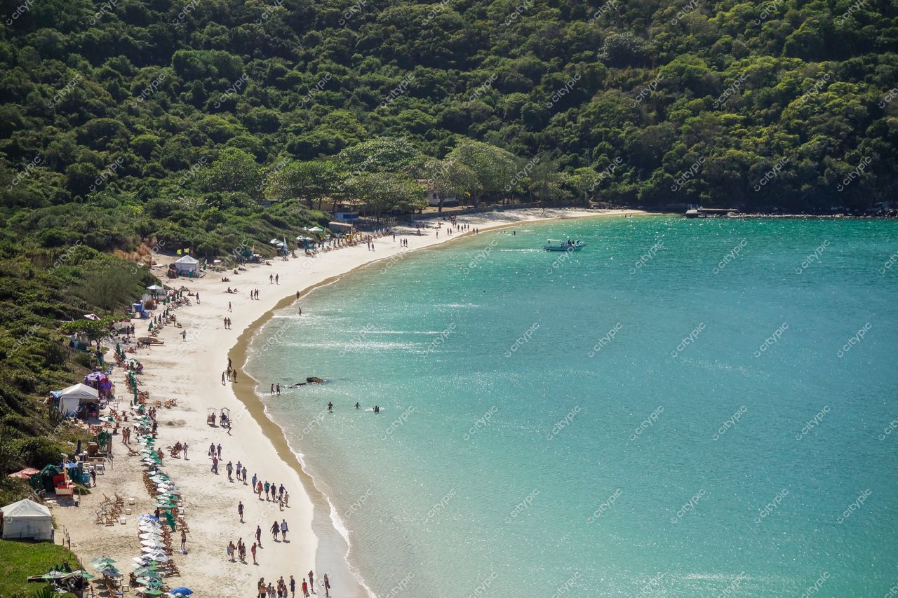 Arraial do Cabo, Rio de Janeiro: Vista panorâmica deslumbrante da praia paradisíaca