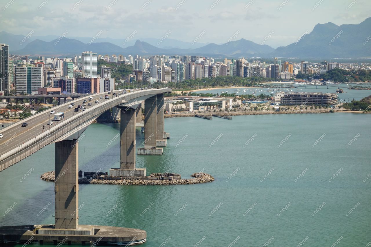 Vitória, Espírito Santo: Ponte moderna conectando a cidade com a natureza exuberante