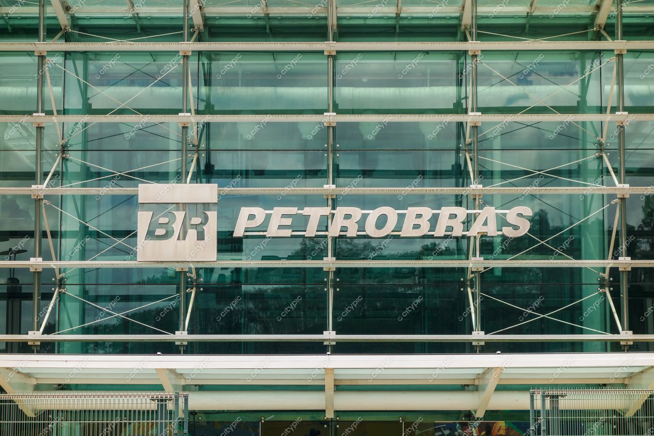Vitória, Espírito Santo, Brasil: Sede moderna da Petrobras reflete identidade corporativa contemporânea