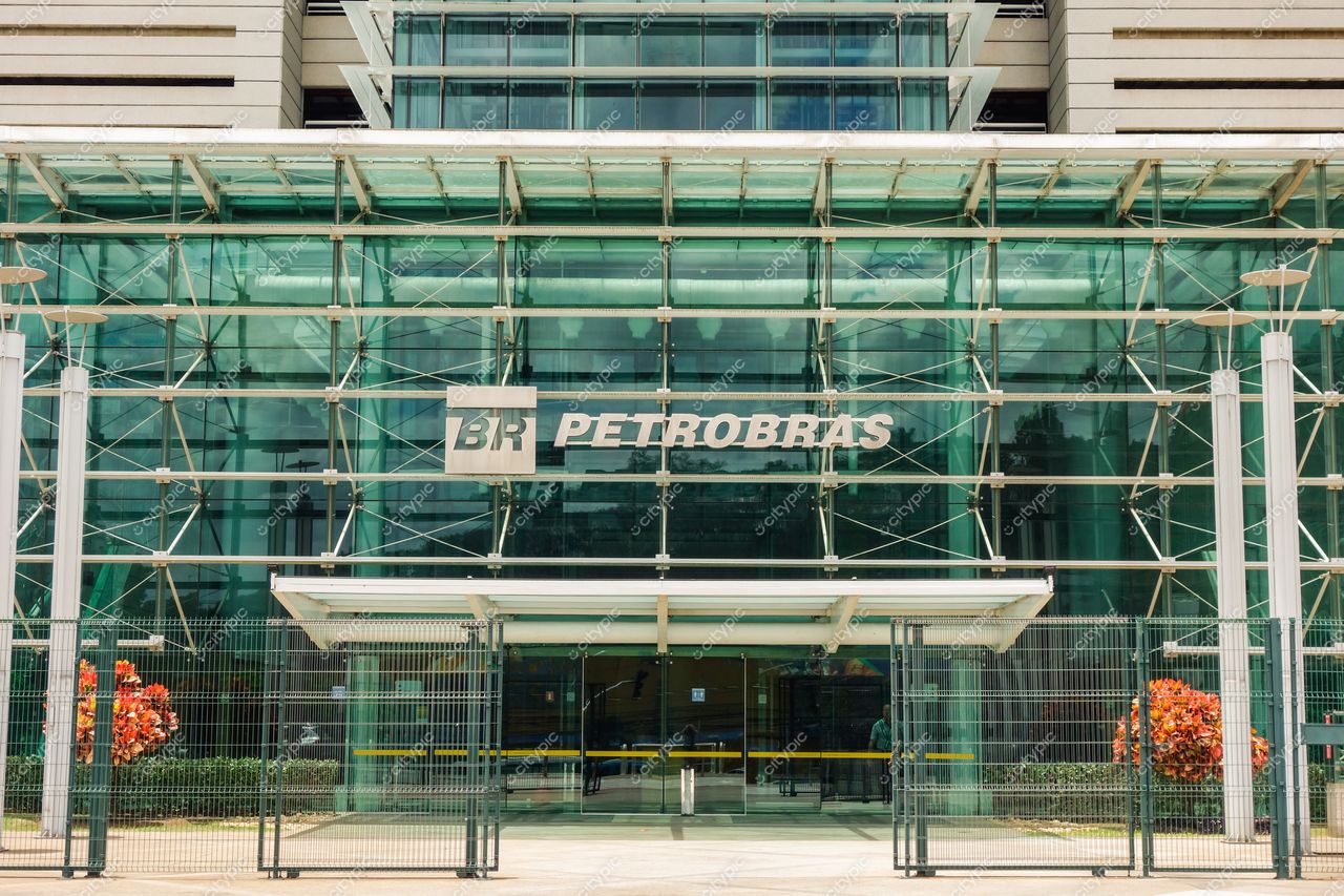 Vitória, Espírito Santo, Brasil: Edifício sede da Petrobras com design moderno