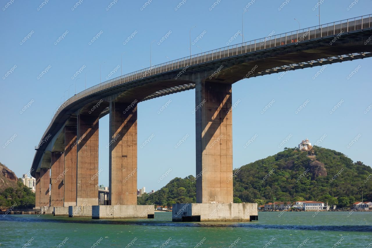 Vitória, Espírito Santo: A majestosa ponte sobre a baía e a harmonia entre arquitetura e natureza