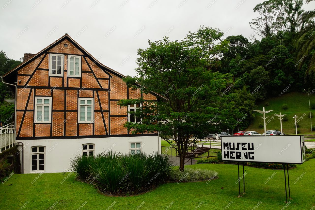 Blumenau, Santa Catarina: Museu Hans e a arquitetura enxaimel em destaque