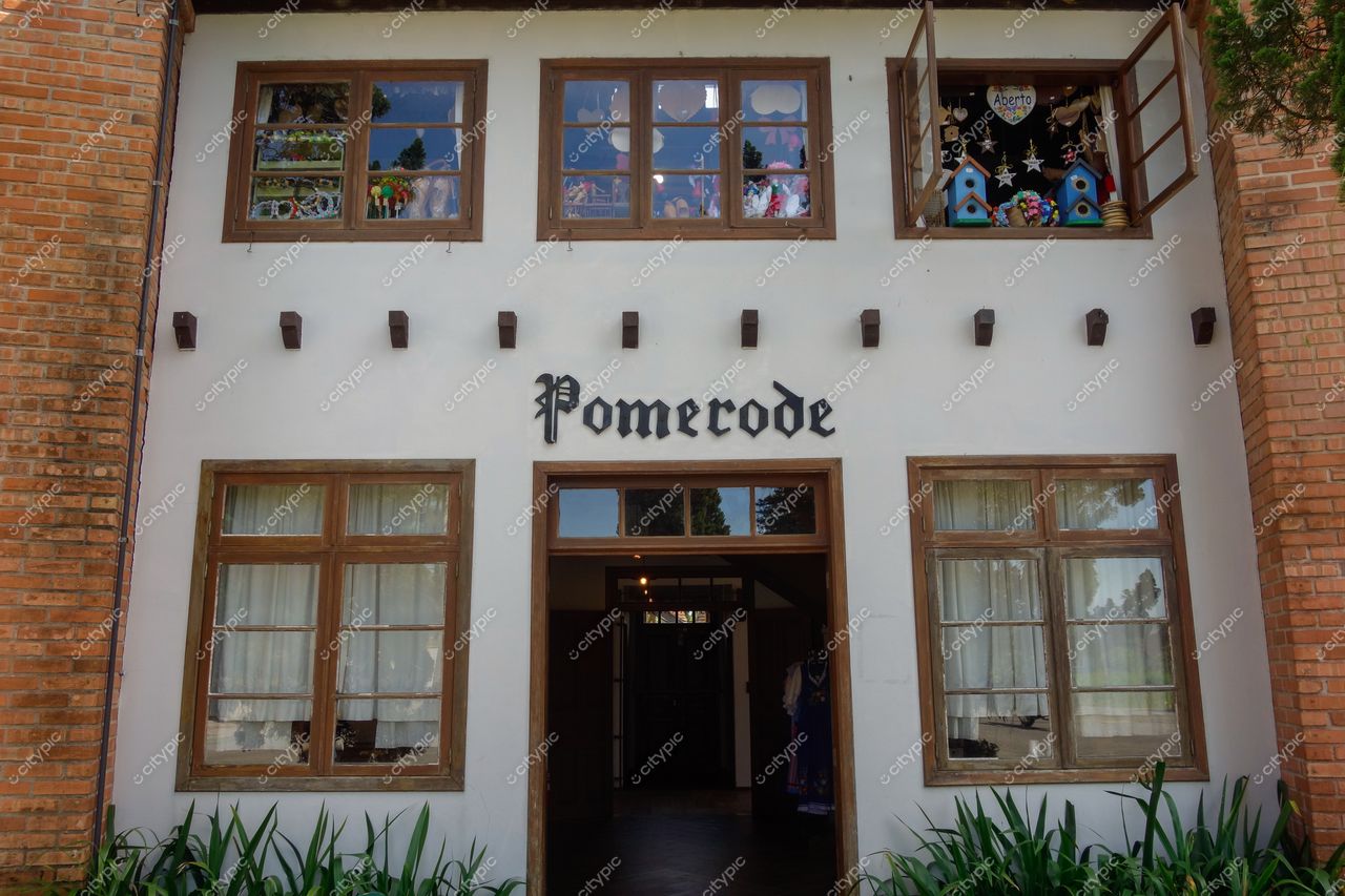 Pomerode, Santa Catarina: Fachada encantadora de uma construção pitoresca