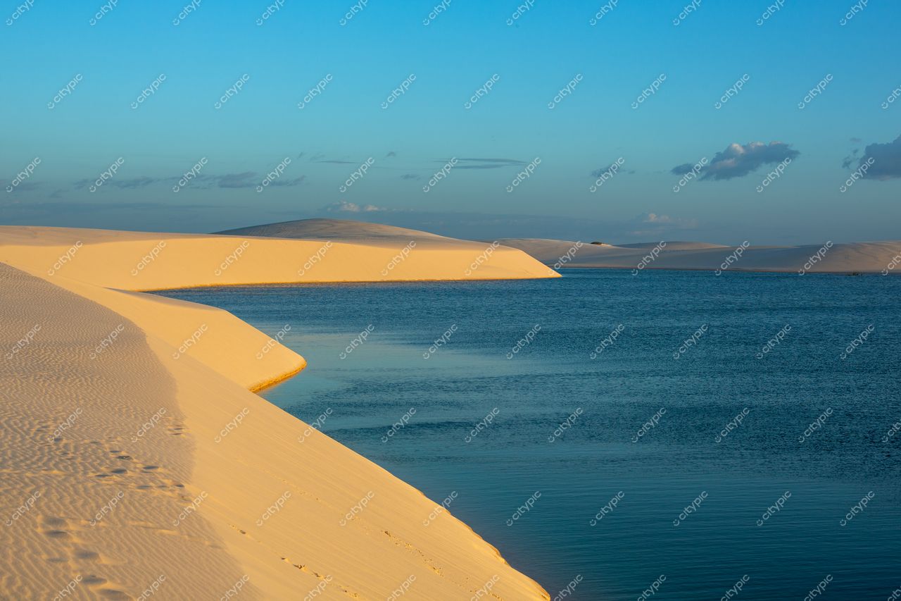 Oásis de tranquilidade: a beleza intocada das dunas e do lago