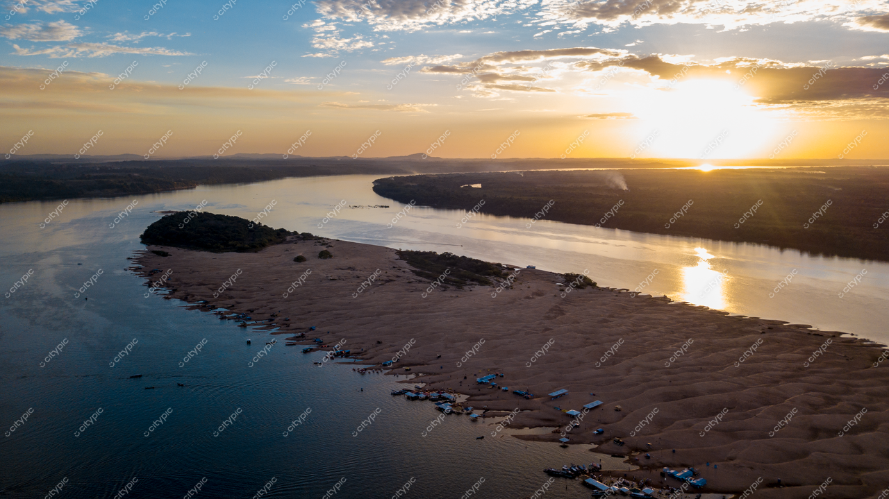São Paulo, Brasil: Rio sereno ao pôr do sol