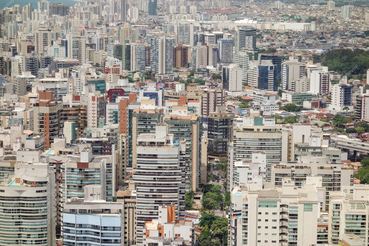 Vila Velha, Espírito Santo com vista panorâmica de edifícios variados e áreas verdes em dia ensolarado