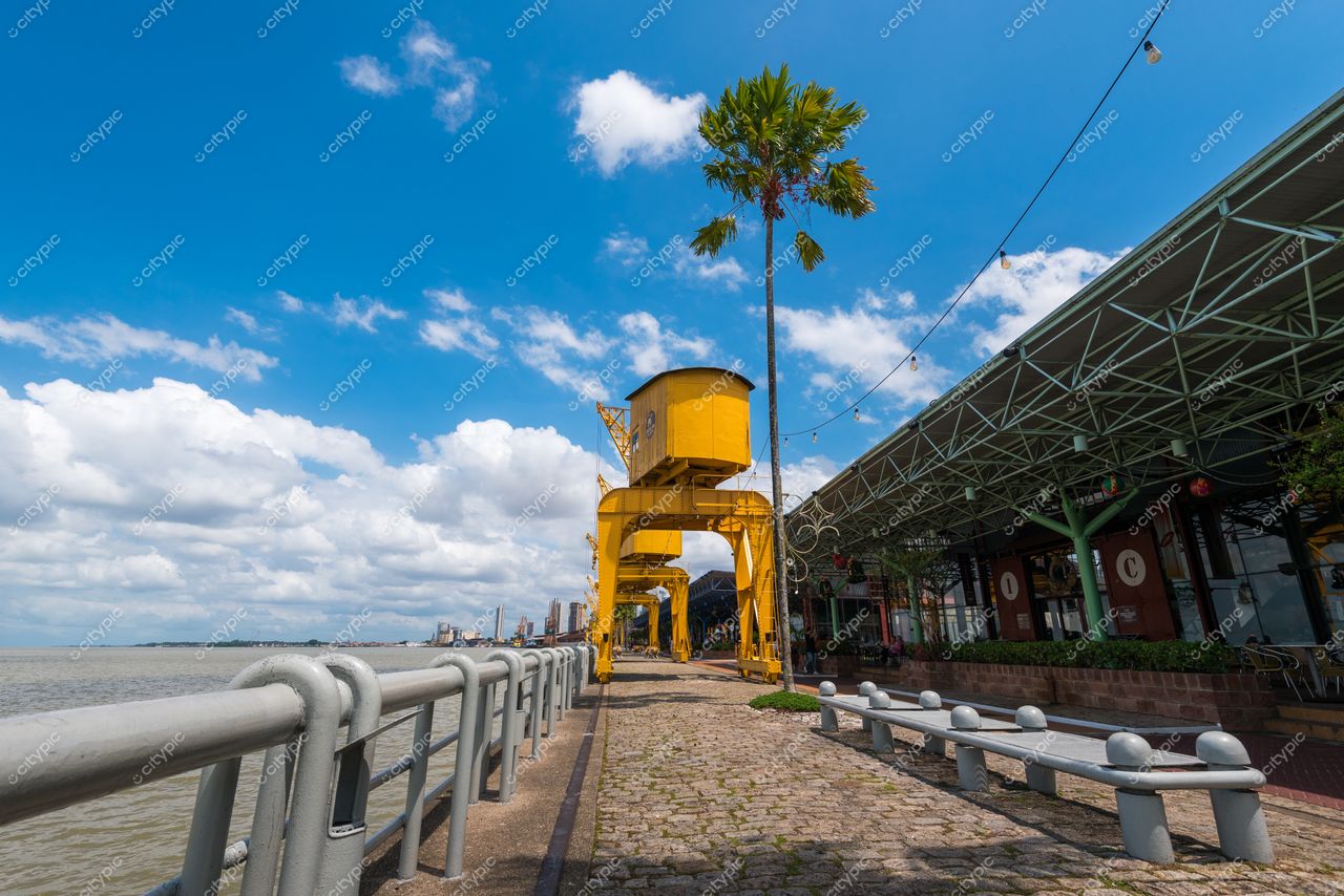 Belém, Pará, calçada de pedras à beira do rio