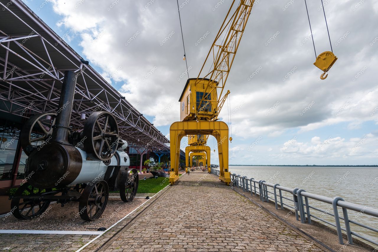 Belém, Pará vista do porto com caminho de pedras