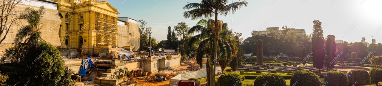 São Paulo, São Paulo, vista panorâmica do Jardim Botânico com edifício amarelo em restauração sob luz da manhã