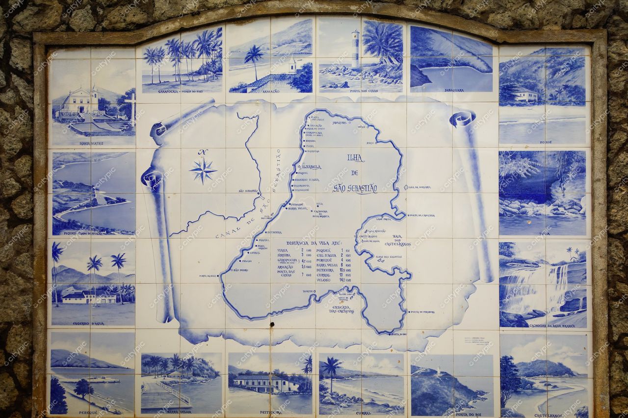 Ilhabela, São Paulo, painel de azulejos azuis e brancos com mapa e ilustrações de pontos turísticos locais