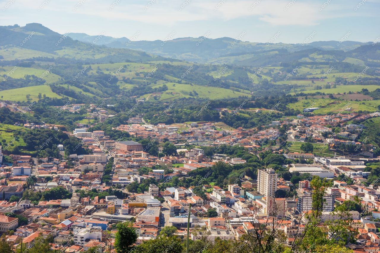 Socorro, São Paulo, vista panorâmica do vale com colinas verdes e malha urbana bem distribuída durante o dia